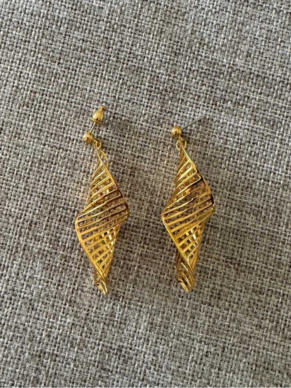 Elegant Gold Spiral Drop Earrings – Lightweight & Stylish